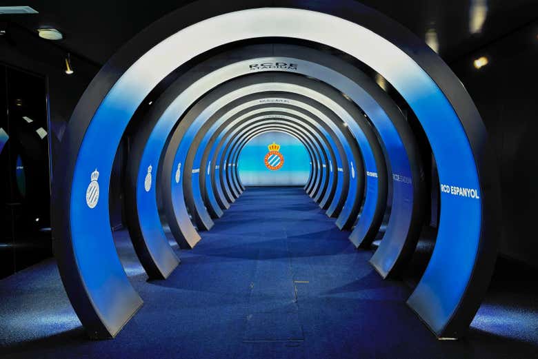 El túnel de vestuarios del RCDE Stadium