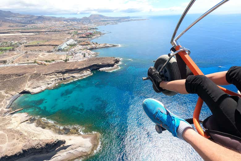 Surcando los cielos del litoral de Costa Adeje y sus alrededores