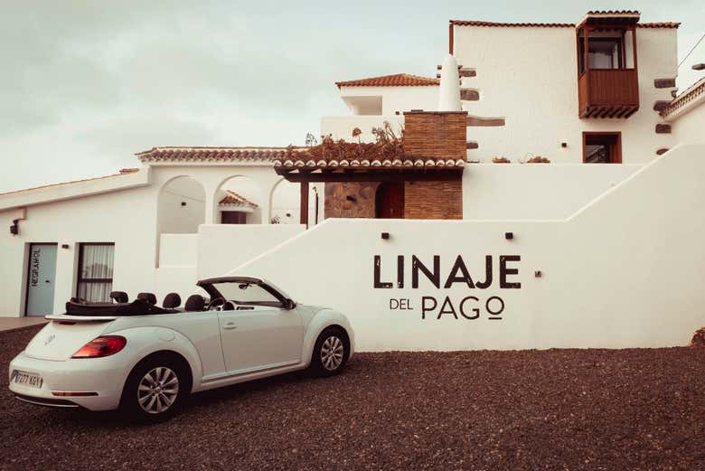 La entrada de las bodegas Linaje del Pago