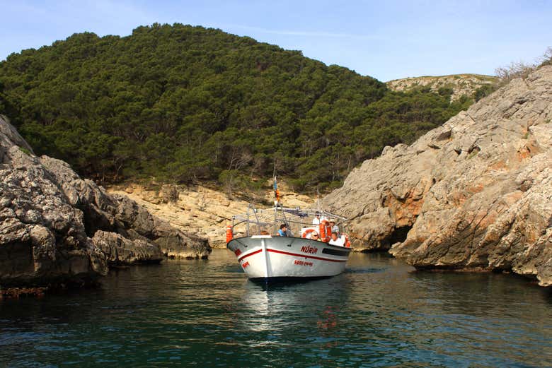 Paseando en barca por la Costa Brava