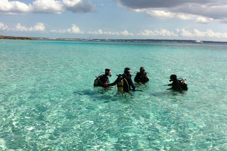 Migjorn Beach Beginners Scuba Diving Lesson, Formentera