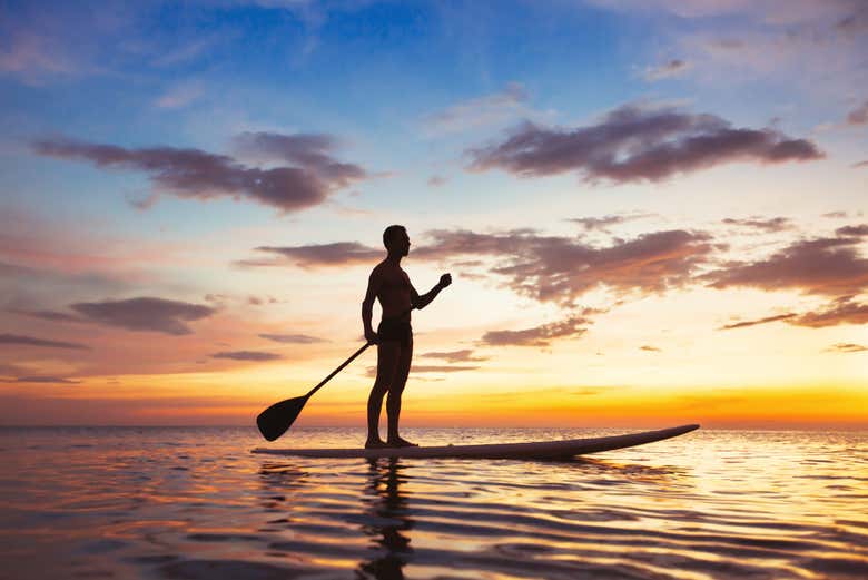 Paddle surf al atardecer