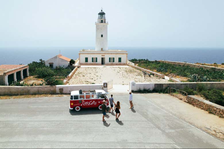 Haremos una parada en el faro de la Mola