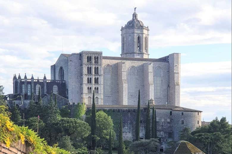 La imponente catedral de Gerona desde la muralla