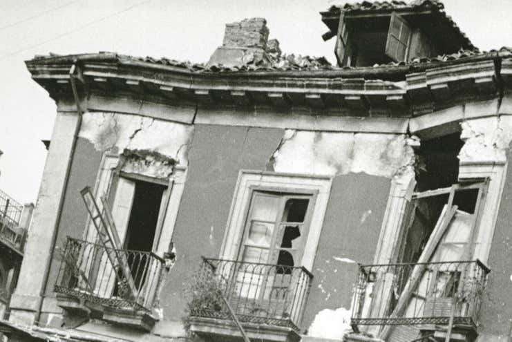 Edificio bombardeado en Gijón durante la  Guerra Civil española