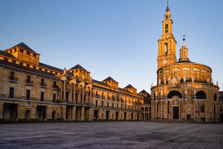 Praça e igreja da Laboral