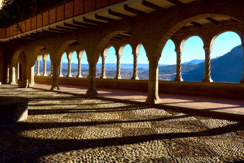 Claustro de la Basílica de la Virgen de la Peña