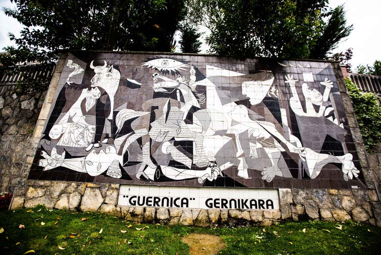 Mural a escala real del Guernica de Picasso