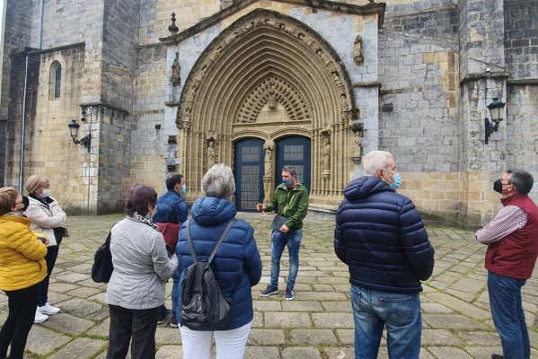 Frente a la Iglesia de Santa María