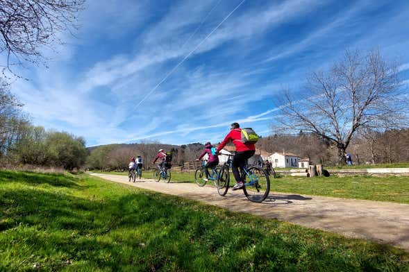 Tour de bicicleta pela Via Verde da Prata