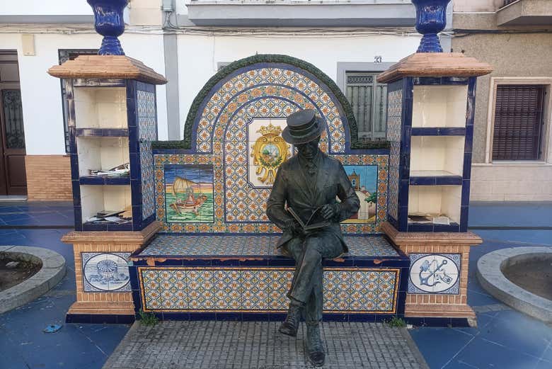 Banco de la escultura dedicada a la lectura