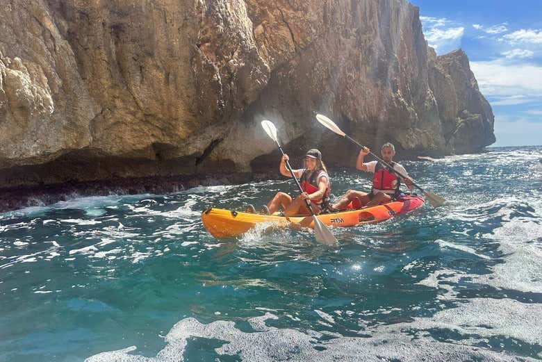 Remando por el entorno de Cala Granadella