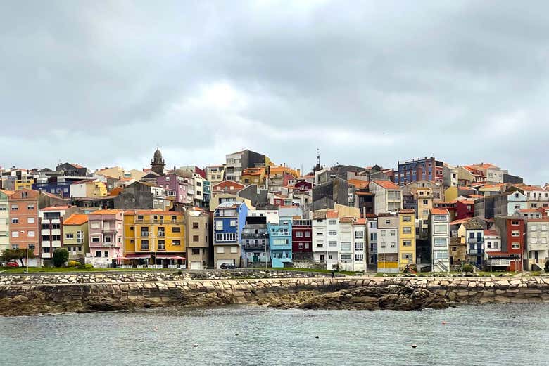 Casas coloridas en el litoral de La Guardia