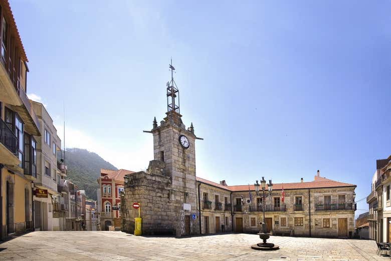 Plaza y Torre del Reloj en La Guardia