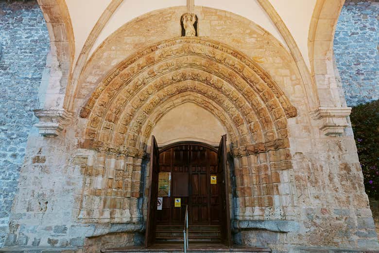 Entrada a la Basílica de Santa María del Concejo 