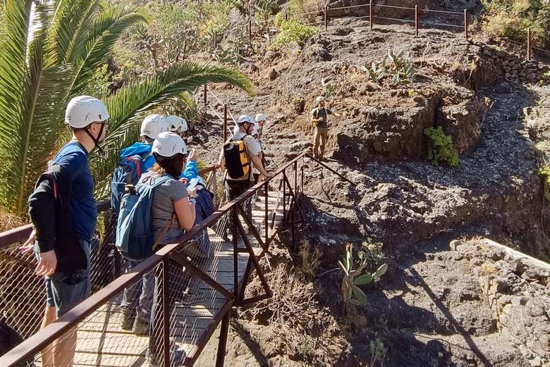 Disfrutando de la ruta de senderismo por Masca