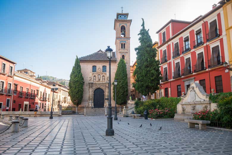 Visit one of the squares in the Albaicín neighbourhood