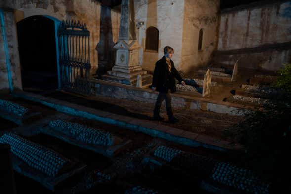 Tour teatralizado nocturno por el Cementerio Inglés