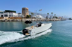 Alquiler de barco con patrón en Puerto Banús