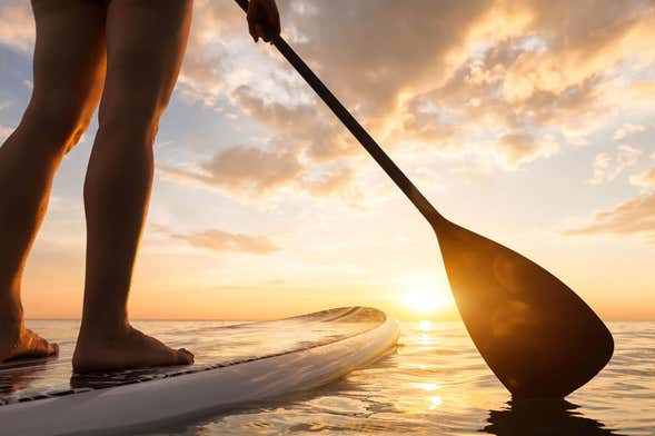 Paddle surf ao entardecer