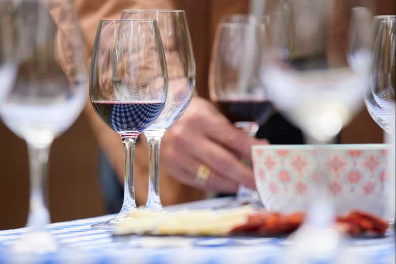 Disfrutaremos de una cata de tres vinos