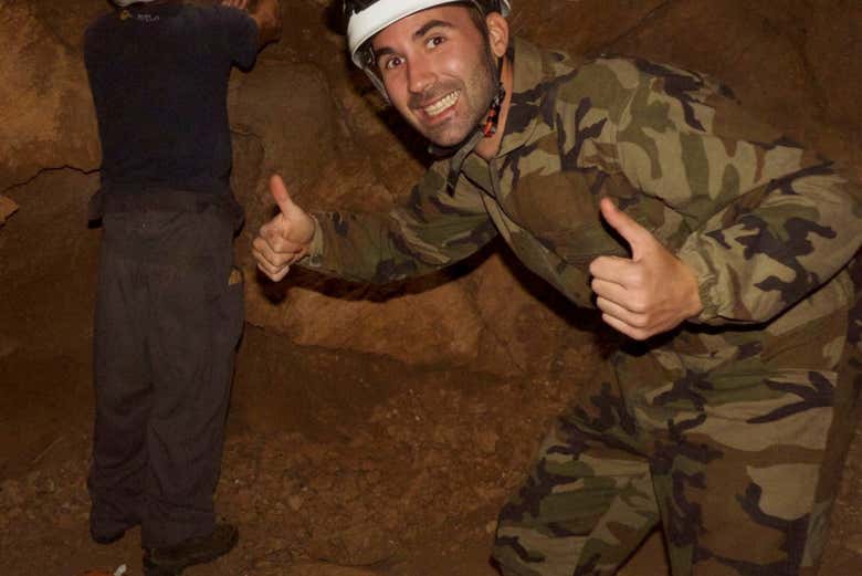 Exploring the Cueva de la Plata cave