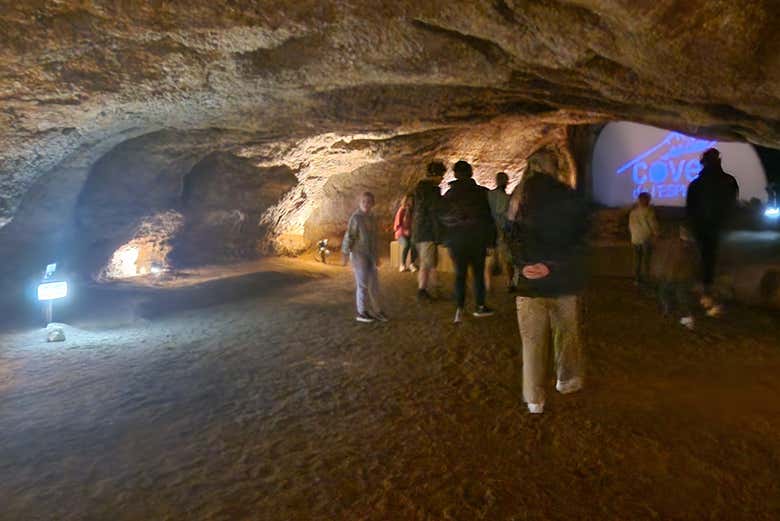 Recorriendo las cuevas de Espluga de Francolí