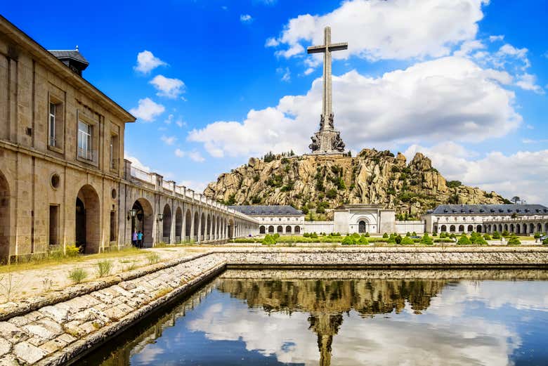 El Valle de Cuelgamuros destaca por su gran cruz de piedra