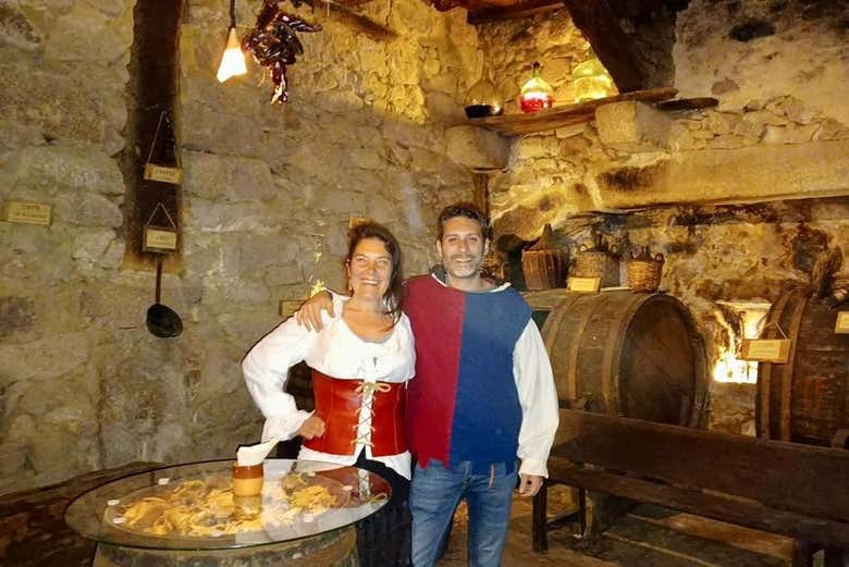 Disfrutando de la visita a la Bodega Medieval