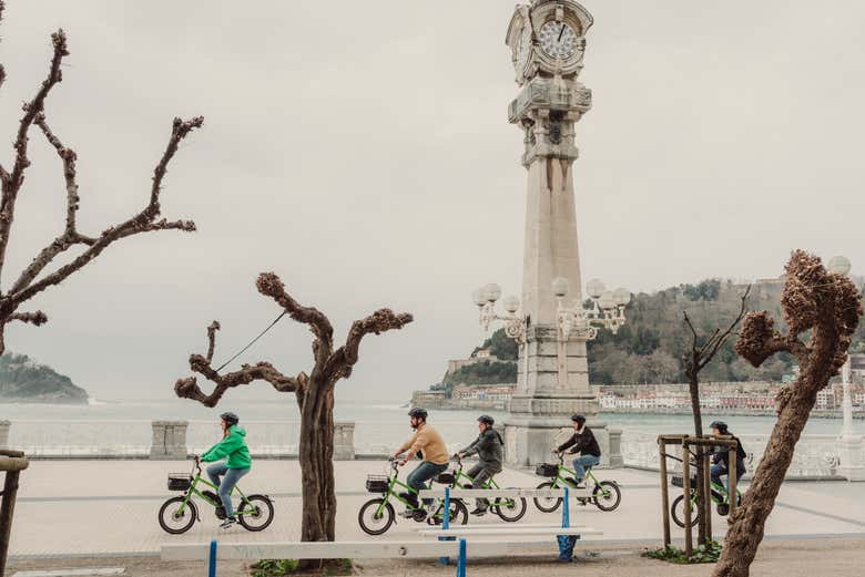 Cycle past the city's most iconic monuments