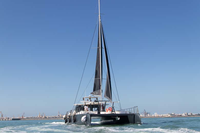 Catamaran dans la baie de Sancti Petri