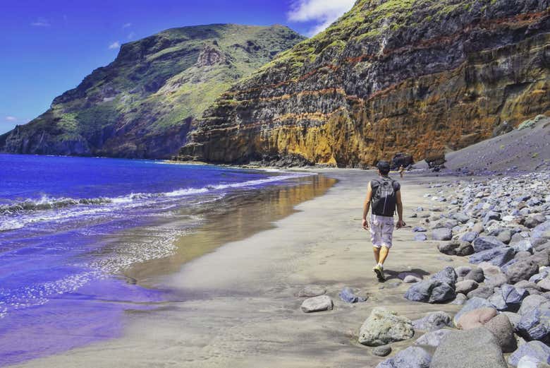 Caminando por la playa de Antequera