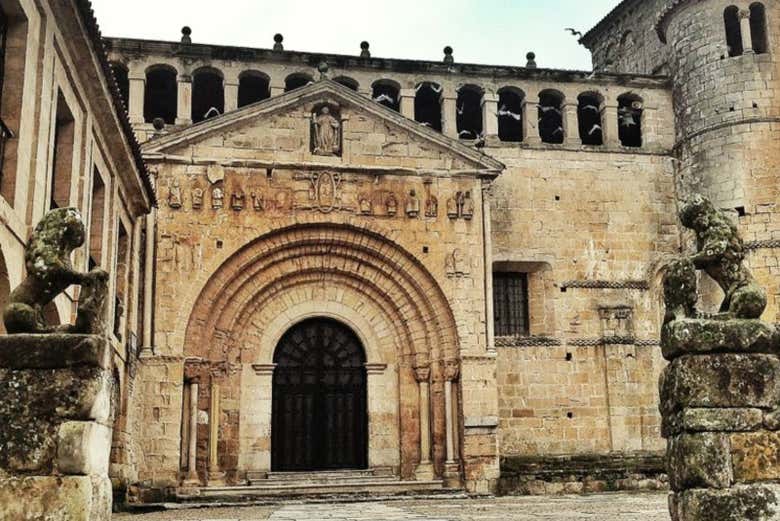 Entrada a la Colegiata de Santa Juliana