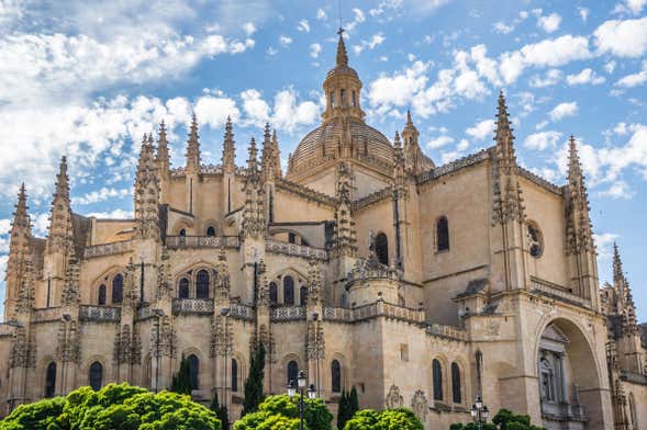 Entrada a la Catedral y el Palacio Episcopal