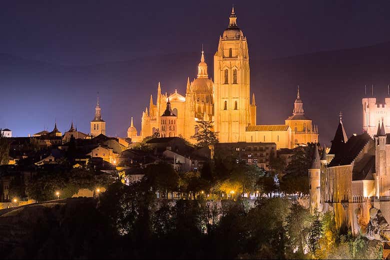 Catedral de Segovia de noche