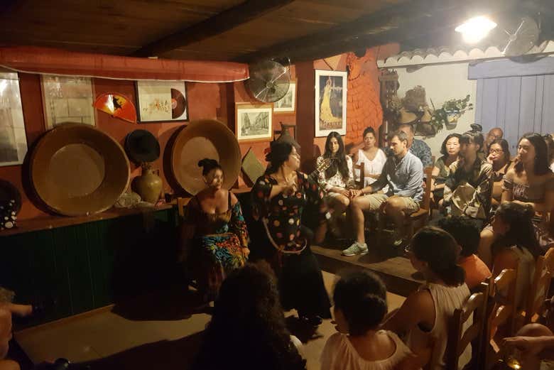 Disfrutando de un espectáculo flamenco en Triana