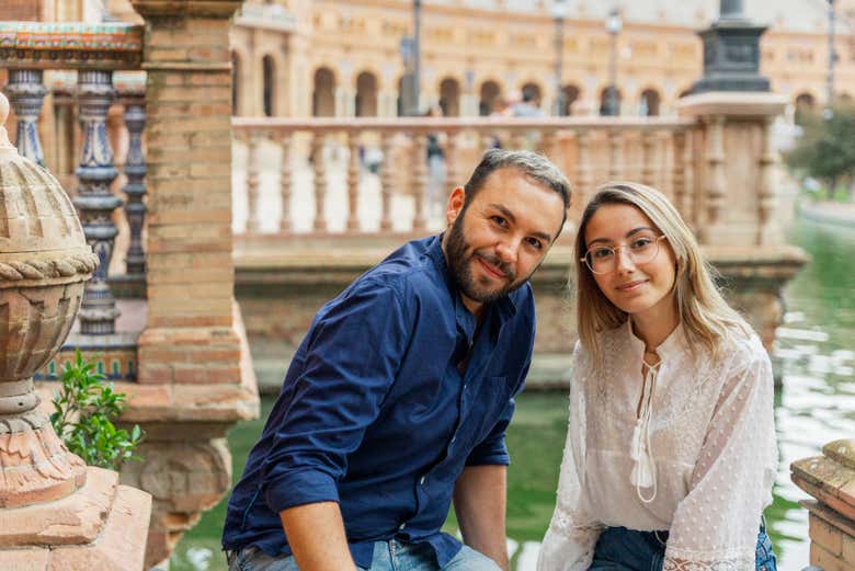 Sesión de fotos en la Plaza de España de Sevilla