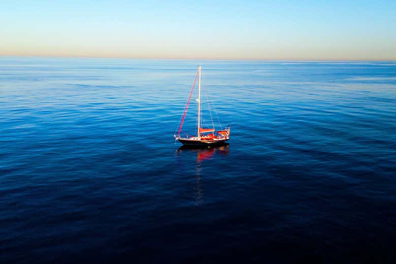 Ammirerete il tramonto dalla barca in mezzo al mare