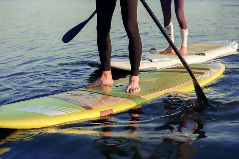 Desfrutando das pranhcas de paddle surf