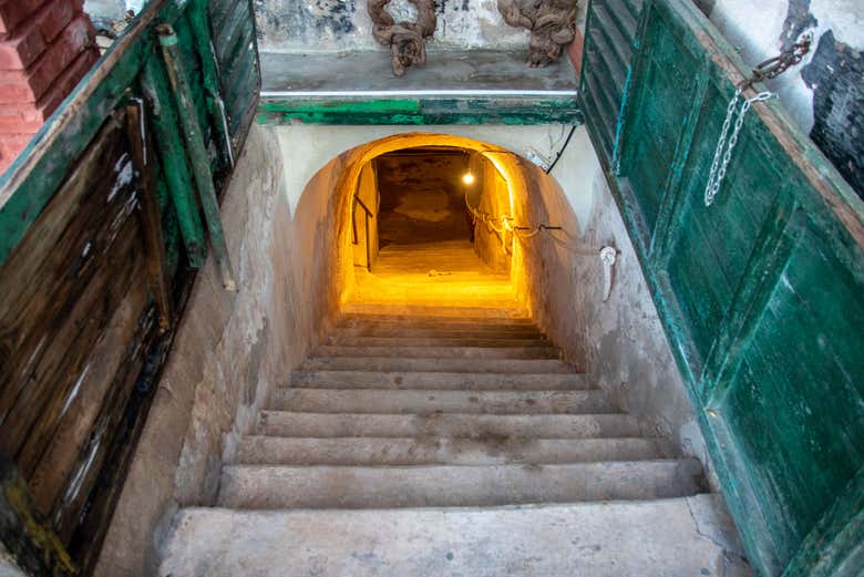 Entrada a una cueva-bodega