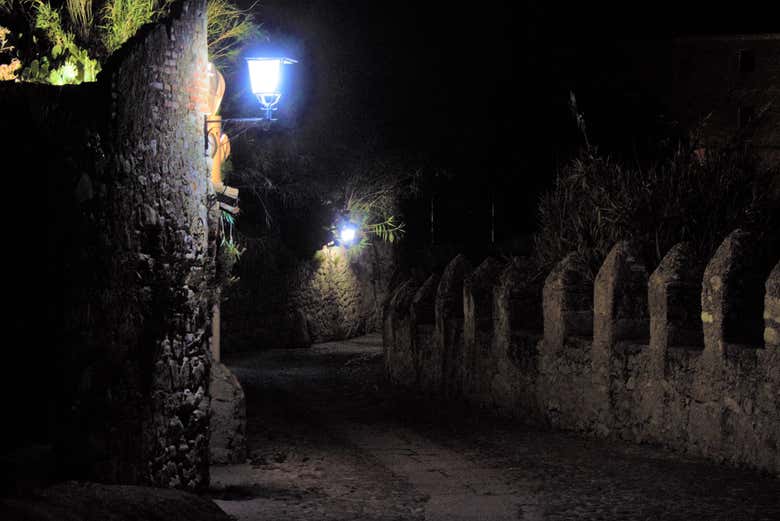 Castillo de Trujillo al anochecer