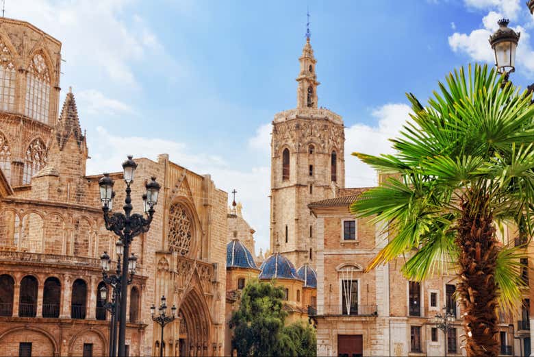 Uncover Valencia's historic downtown on an adventure quest