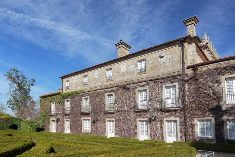 O museu se localiza no Pazo Quiñones de León