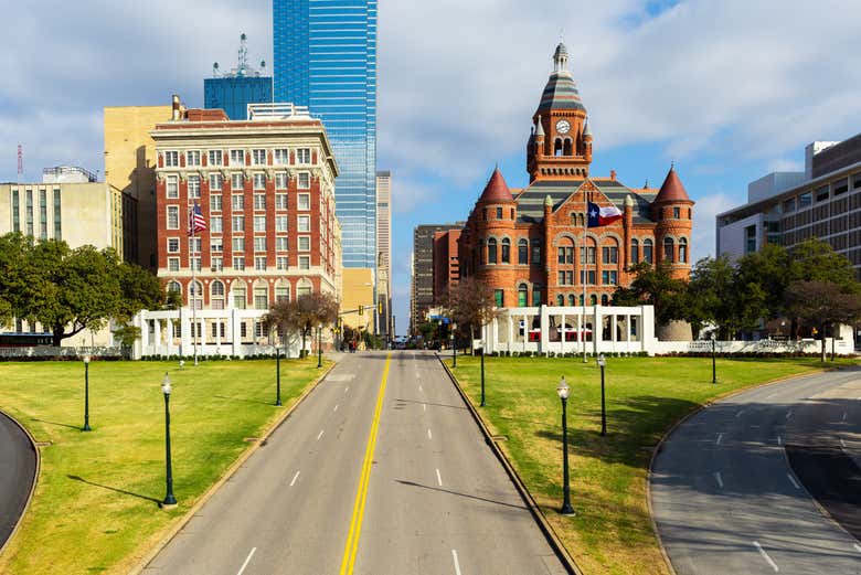 Stroll through Dealey Square