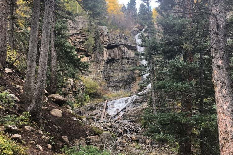 Una cascada en las montañas de La Plata