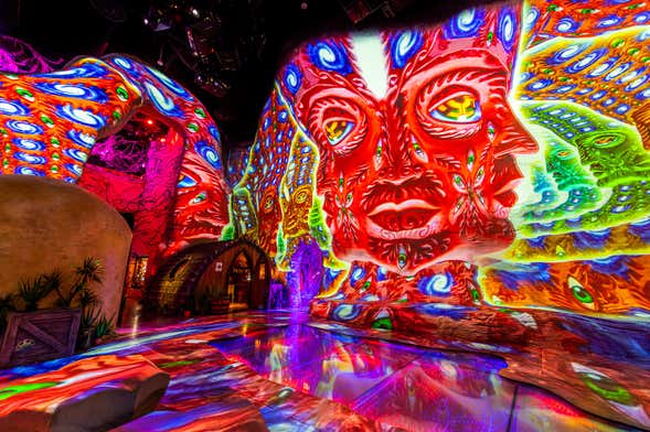 Entrada a Meow Wolf's Omega Mart