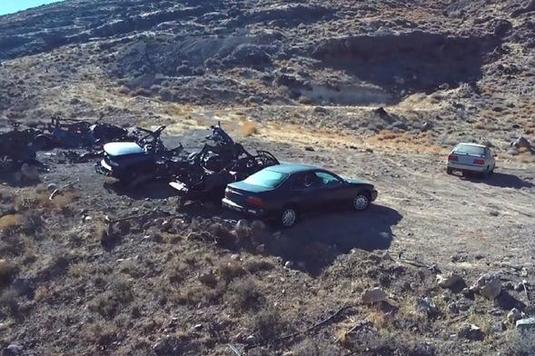 Explosión de coches en el desierto de Las Vegas