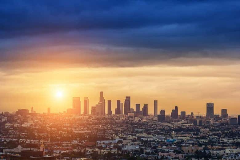 Il tramonto sullo skyline di Los Angeles