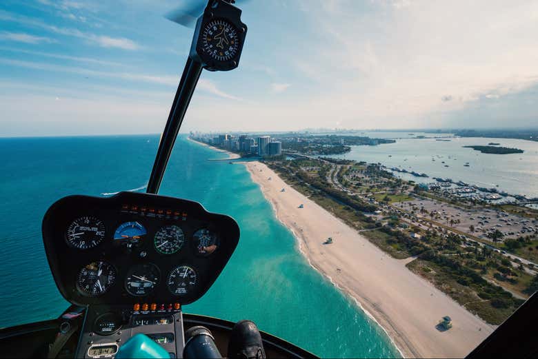 Sobrevolando la costa de Miami