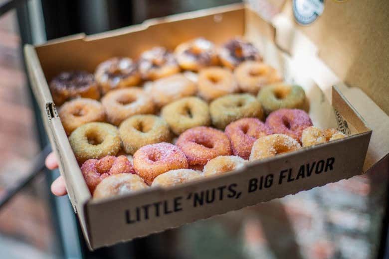 Donuts en un puesto de Chelsea